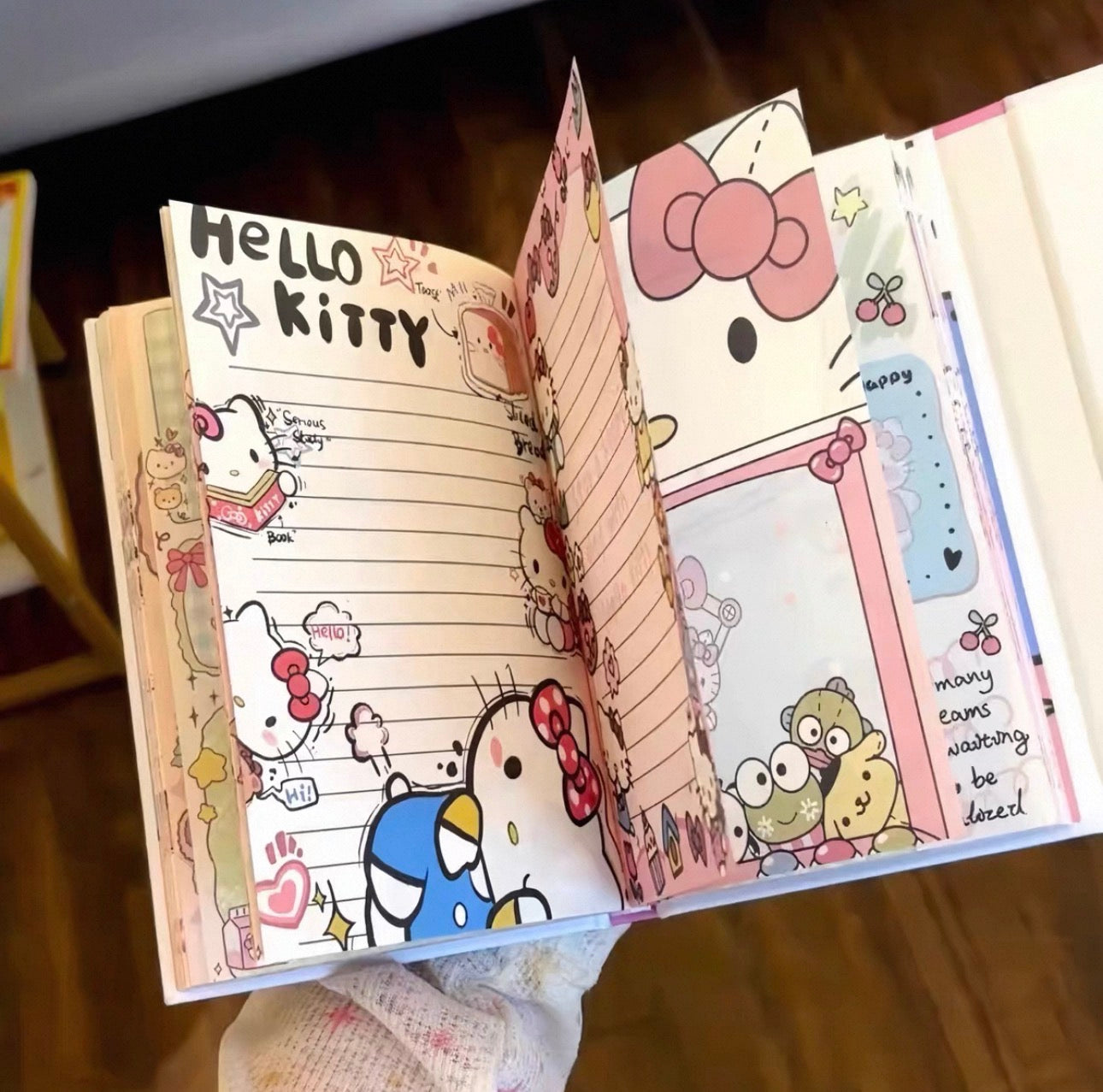 Hello Kitty Kawaii Magnetic Diary - Flower Crown Design